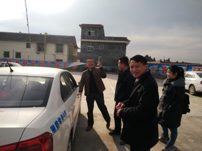 教練員帶著毫不掩飾興奮的學員開始了今天的練習